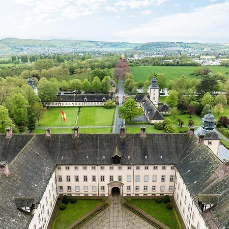 Luxus Wohnen Im Schloss Corvey Fuer 1-6 Gaeste Im Unesco Weltkulturerbe Hoexter Weserbergland Free W-Lan Parken Netflix Fuer Familien Paare Und Geschaeftsreisende Inkl Handtuecher Seife Nintendo Switch Uvm Екстер'єр фото