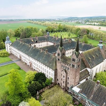 Luxus Wohnen Im Schloss Corvey Fuer 1-6 Gaeste Im Unesco Weltkulturerbe Hoexter Weserbergland Free W-Lan Parken Netflix Fuer Familien Paare Und Geschaeftsreisende Inkl Handtuecher Seife Nintendo Switch Uvm Екстер'єр фото