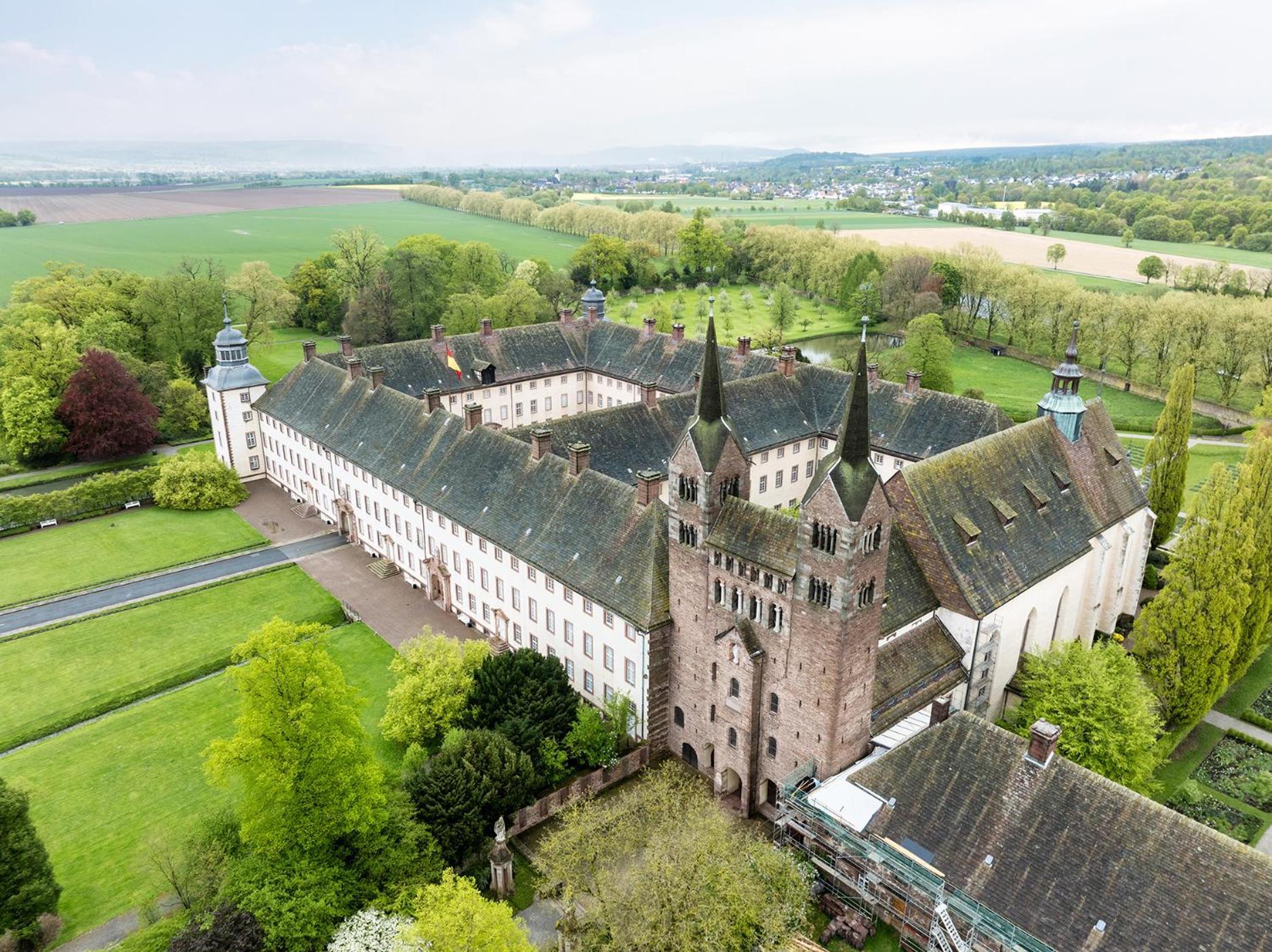 Luxus Wohnen Im Schloss Corvey Fuer 1-6 Gaeste Im Unesco Weltkulturerbe Hoexter Weserbergland Free W-Lan Parken Netflix Fuer Familien Paare Und Geschaeftsreisende Inkl Handtuecher Seife Nintendo Switch Uvm Екстер'єр фото